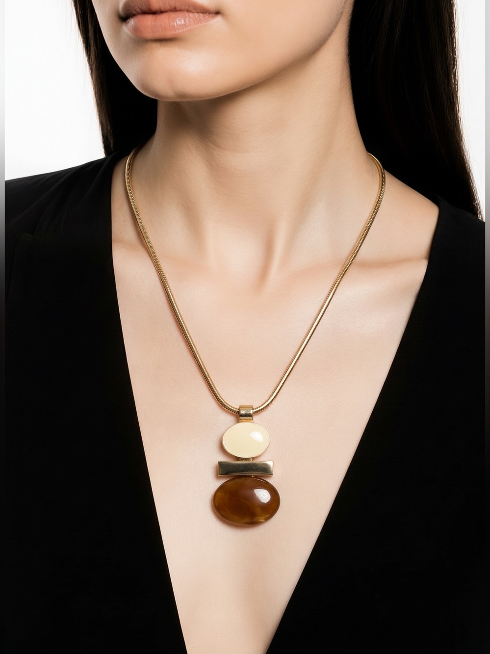 Vintage 1976 Avon necklace